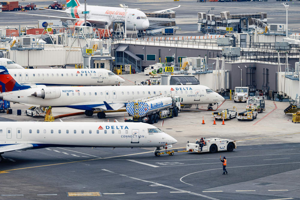 Airport commercial aeroplanes